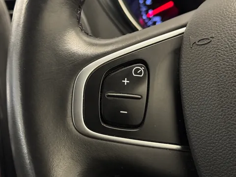 DC66VWT Renault Captur 0.9 TCE 90 Signature Nav 5dr Thumbnail #23