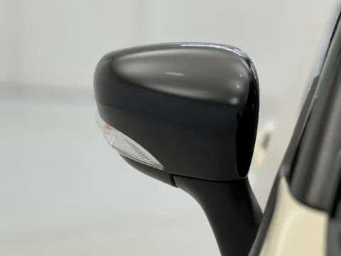 DC66VWT Renault Captur 0.9 TCE 90 Signature Nav 5dr Thumbnail #30