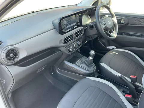 DY24ENR Hyundai i10 1.0 Advance 5dr Thumbnail #4