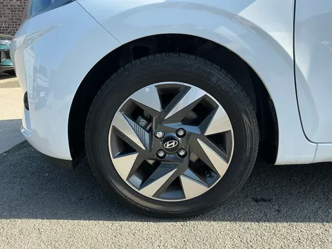 DY24ENR Hyundai i10 1.0 Advance 5dr Thumbnail #5