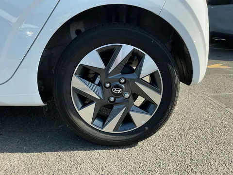 DY24ENR Hyundai i10 1.0 Advance 5dr Thumbnail #16