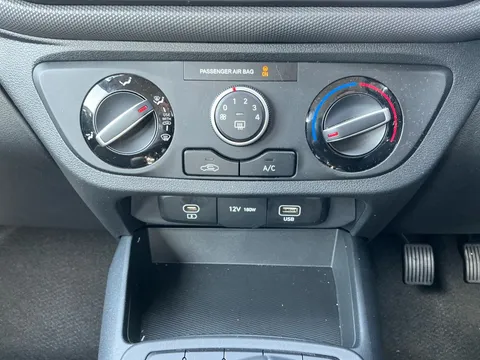 DY24ENR Hyundai i10 1.0 Advance 5dr Thumbnail #22