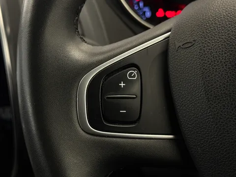 HN69EZM Renault Captur 0.9 TCE 90 Iconic 5dr Thumbnail #22