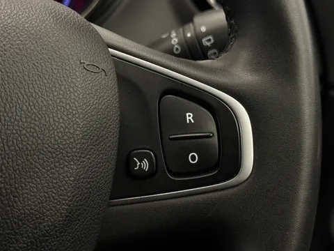 HN69EZM Renault Captur 0.9 TCE 90 Iconic 5dr Thumbnail #23