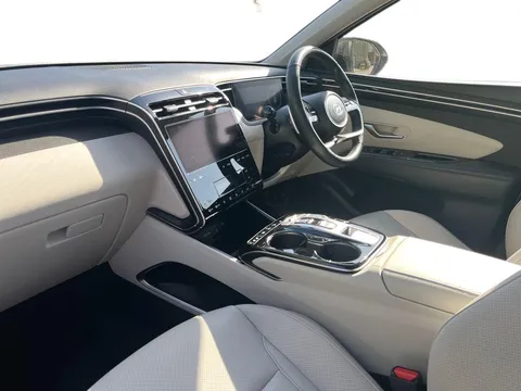 OY72KVA Hyundai Tucson 1.6 TGDi Plug-in Hybrid Ultimate 5dr 4WD Auto Thumbnail #5