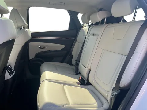 OY72KVA Hyundai Tucson 1.6 TGDi Plug-in Hybrid Ultimate 5dr 4WD Auto Thumbnail #11