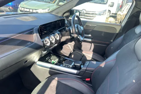 KX72WAO Mercedes-Benz Gla GLA 220d 4Matic AMG Line Prem + Night Ed 5dr Auto Thumbnail #4