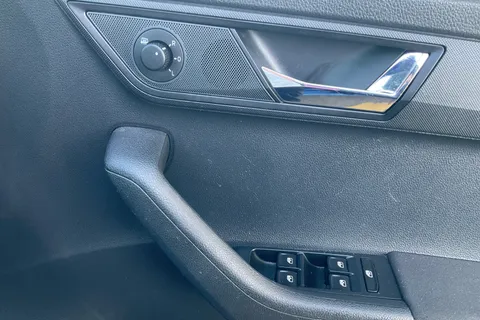 DE68RZB Škoda Fabia 1.0 MPI 75 Colour Edition 5dr Thumbnail #32