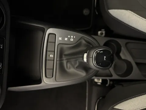 MT26XBC Hyundai i10 1.2 [79] Premium 5dr Auto [Nav] Thumbnail #8