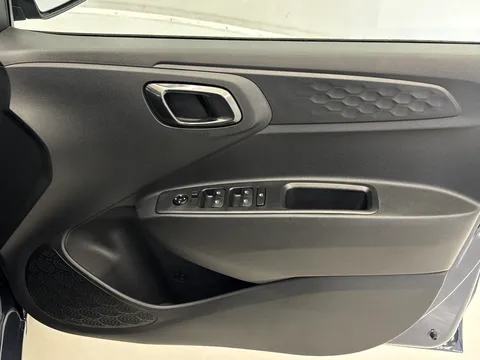 MT26XBC Hyundai i10 1.2 [79] Premium 5dr Auto [Nav] Thumbnail #9