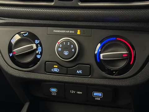 MT26XBC Hyundai i10 1.2 [79] Premium 5dr Auto [Nav] Thumbnail #17