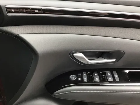DU73EVC Hyundai Tucson 1.6 TGDi Hybrid 230 Ultimate 5dr 2WD Auto Thumbnail #30