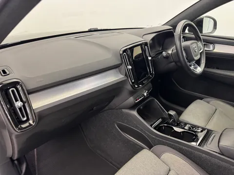 DX72LVS Volvo XC40 2.0 B4P Plus Dark 5dr AWD Auto Thumbnail #13