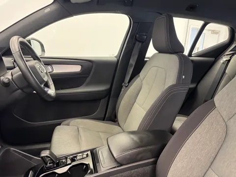 DX72LVS Volvo XC40 2.0 B4P Plus Dark 5dr AWD Auto Thumbnail #9