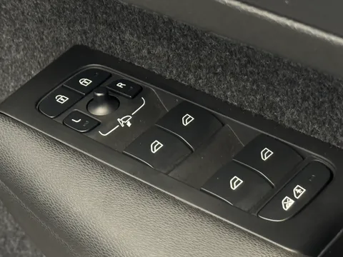 DX72LVS Volvo XC40 2.0 B4P Plus Dark 5dr AWD Auto Thumbnail #22