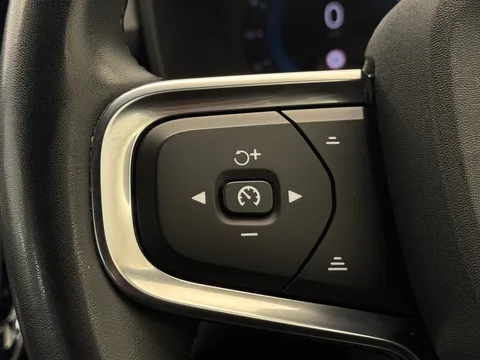 DX72LVS Volvo XC40 2.0 B4P Plus Dark 5dr AWD Auto Thumbnail #25