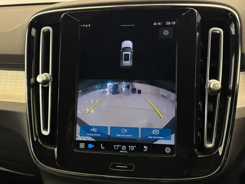 DX72LVS Volvo XC40 2.0 B4P Plus Dark 5dr AWD Auto Thumbnail #29