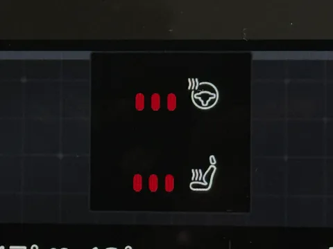 DX72LVS Volvo XC40 2.0 B4P Plus Dark 5dr AWD Auto Thumbnail #30