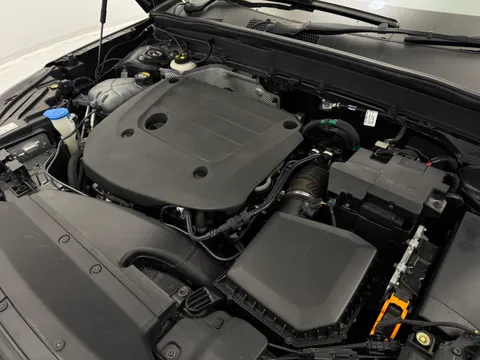 DX72LVS Volvo XC40 2.0 B4P Plus Dark 5dr AWD Auto Thumbnail #32