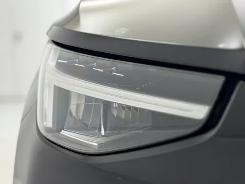 DX72LVS Volvo XC40 2.0 B4P Plus Dark 5dr AWD Auto Thumbnail #35