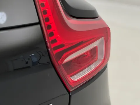 DX72LVS Volvo XC40 2.0 B4P Plus Dark 5dr AWD Auto Thumbnail #36