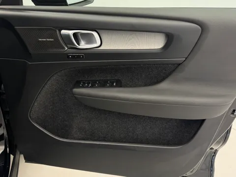 RA74DFE Volvo XC40 2.0 B3P Ultra Dark 5dr Auto Thumbnail #16