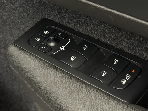 RA74DFE Volvo XC40 2.0 B3P Ultra Dark 5dr Auto Thumbnail #17