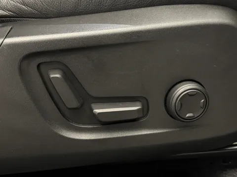 RA74DFE Volvo XC40 2.0 B3P Ultra Dark 5dr Auto Thumbnail #19