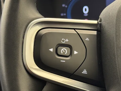 RA74DFE Volvo XC40 2.0 B3P Ultra Dark 5dr Auto Thumbnail #21