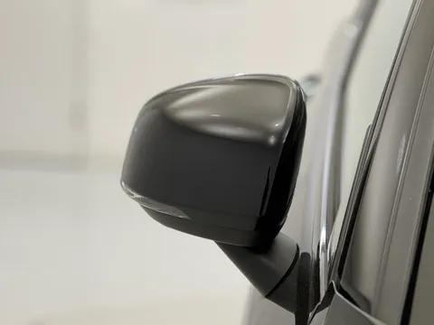 RA74DFE Volvo XC40 2.0 B3P Ultra Dark 5dr Auto Thumbnail #32