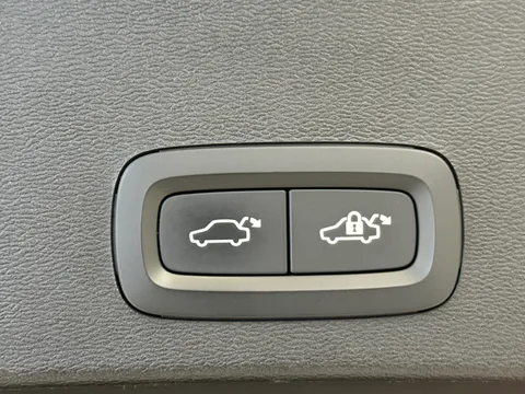 RA74DFE Volvo XC40 2.0 B3P Ultra Dark 5dr Auto Thumbnail #31