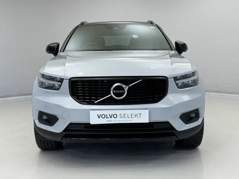 DE70KUK Volvo XC40 2.0 B4P R DESIGN Pro 5dr Auto Thumbnail #2