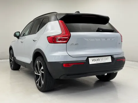 DE70KUK Volvo XC40 2.0 B4P R DESIGN Pro 5dr Auto Thumbnail #8