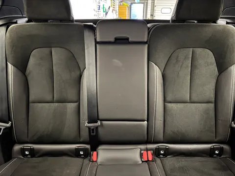 DE70KUK Volvo XC40 2.0 B4P R DESIGN Pro 5dr Auto Thumbnail #17