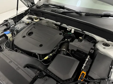 DE70KUK Volvo XC40 2.0 B4P R DESIGN Pro 5dr Auto Thumbnail #31