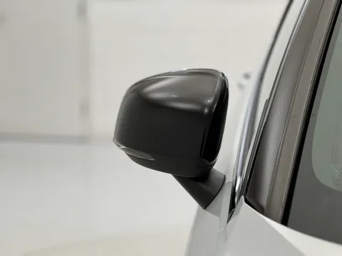 DE70KUK Volvo XC40 2.0 B4P R DESIGN Pro 5dr Auto Thumbnail #32