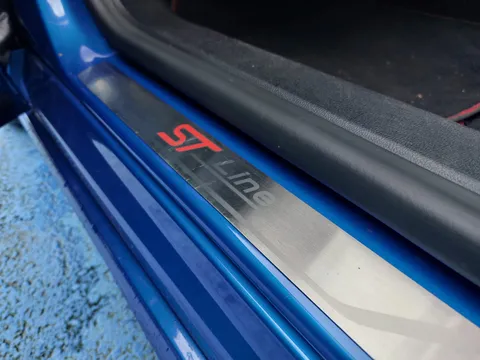 EA20YCH Ford Focus 2.0 EcoBlue ST-Line X 5dr Auto Thumbnail #16