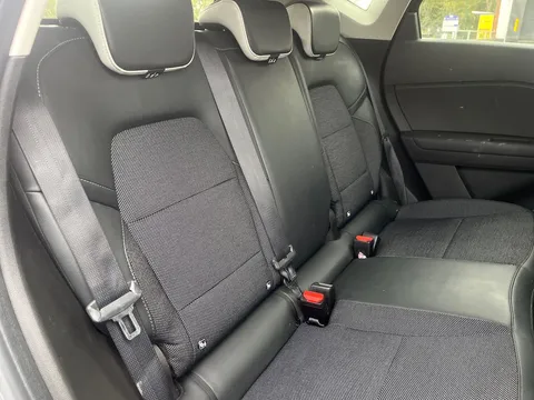 DV22KRX Renault Captur 1.6 E-TECH Hybrid 145 S Edition 5dr Auto Thumbnail #17