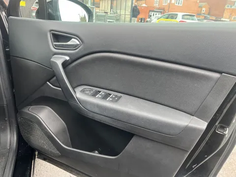 DV22KRX Renault Captur 1.6 E-TECH Hybrid 145 S Edition 5dr Auto Thumbnail #22