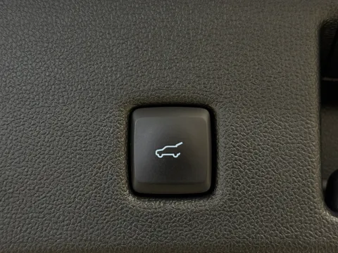 DP23XHM Ford Kuga 2.5 PHEV ST-Line X Edition 5dr CVT Thumbnail #14