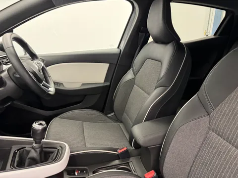 DY72NDL Renault Clio 1.0 TCe 90 Techno 5dr Thumbnail #13