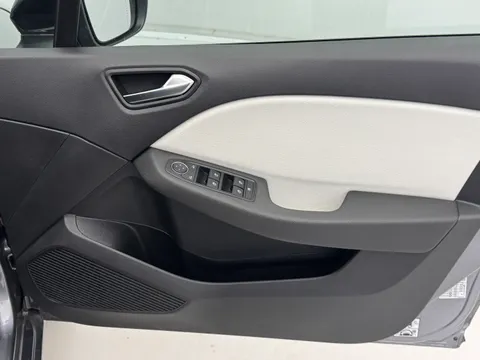 DY72NDL Renault Clio 1.0 TCe 90 Techno 5dr Thumbnail #18