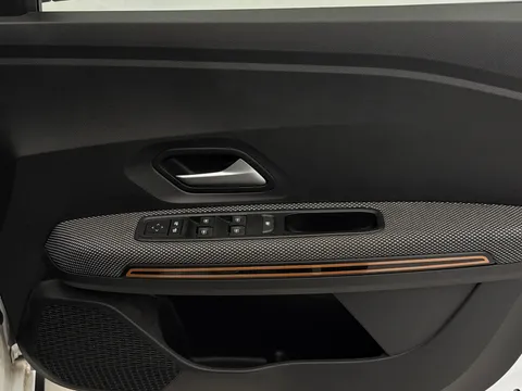 DY23FGU Dacia Sandero Stepway 1.0 TCe Expression 5dr Thumbnail #18