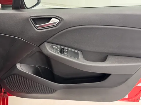 SG70OUN Renault Clio 1.0 TCe 100 Iconic 5dr Thumbnail #19