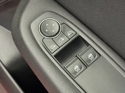 SG70OUN Renault Clio 1.0 TCe 100 Iconic 5dr Thumbnail #20