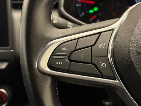 SG70OUN Renault Clio 1.0 TCe 100 Iconic 5dr Thumbnail #22