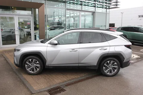 DG73MZY Hyundai Tucson 1.6 TGDi Premium 5dr 2WD Thumbnail #6