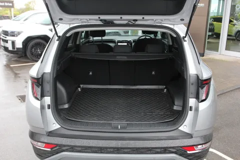 DG73MZY Hyundai Tucson 1.6 TGDi Premium 5dr 2WD Thumbnail #8