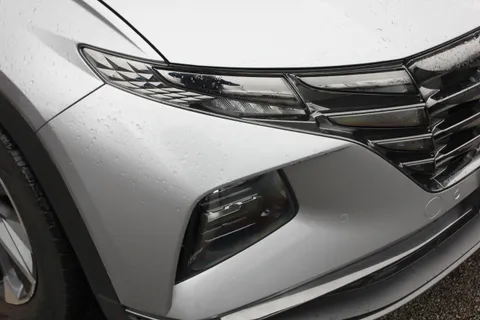 DG73MZY Hyundai Tucson 1.6 TGDi Premium 5dr 2WD Thumbnail #10