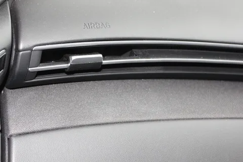 DG73MZY Hyundai Tucson 1.6 TGDi Premium 5dr 2WD Thumbnail #13